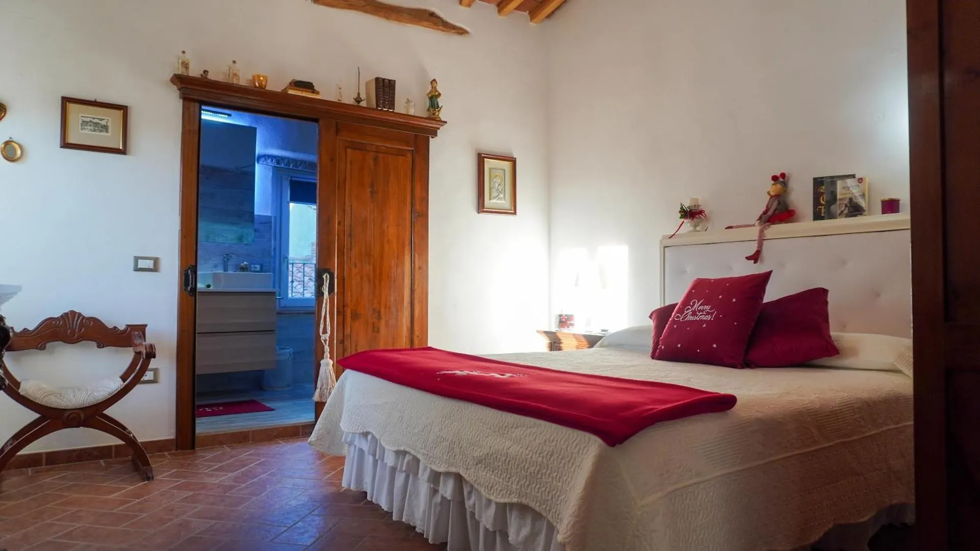 Apartment Appartamenti La Rocca Palaia